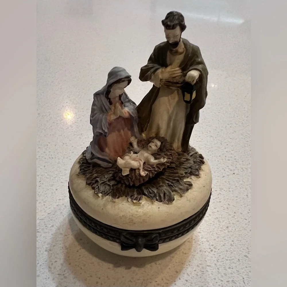 Vintage Christmas Nativity Small Trinket Box Infant Jesus Mary &‎ Joseph Resin